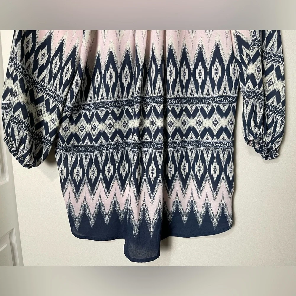 Jolt NWOT 3/4 Sleeve Hi-Low Chevron Blouse - Picture 7 of 7